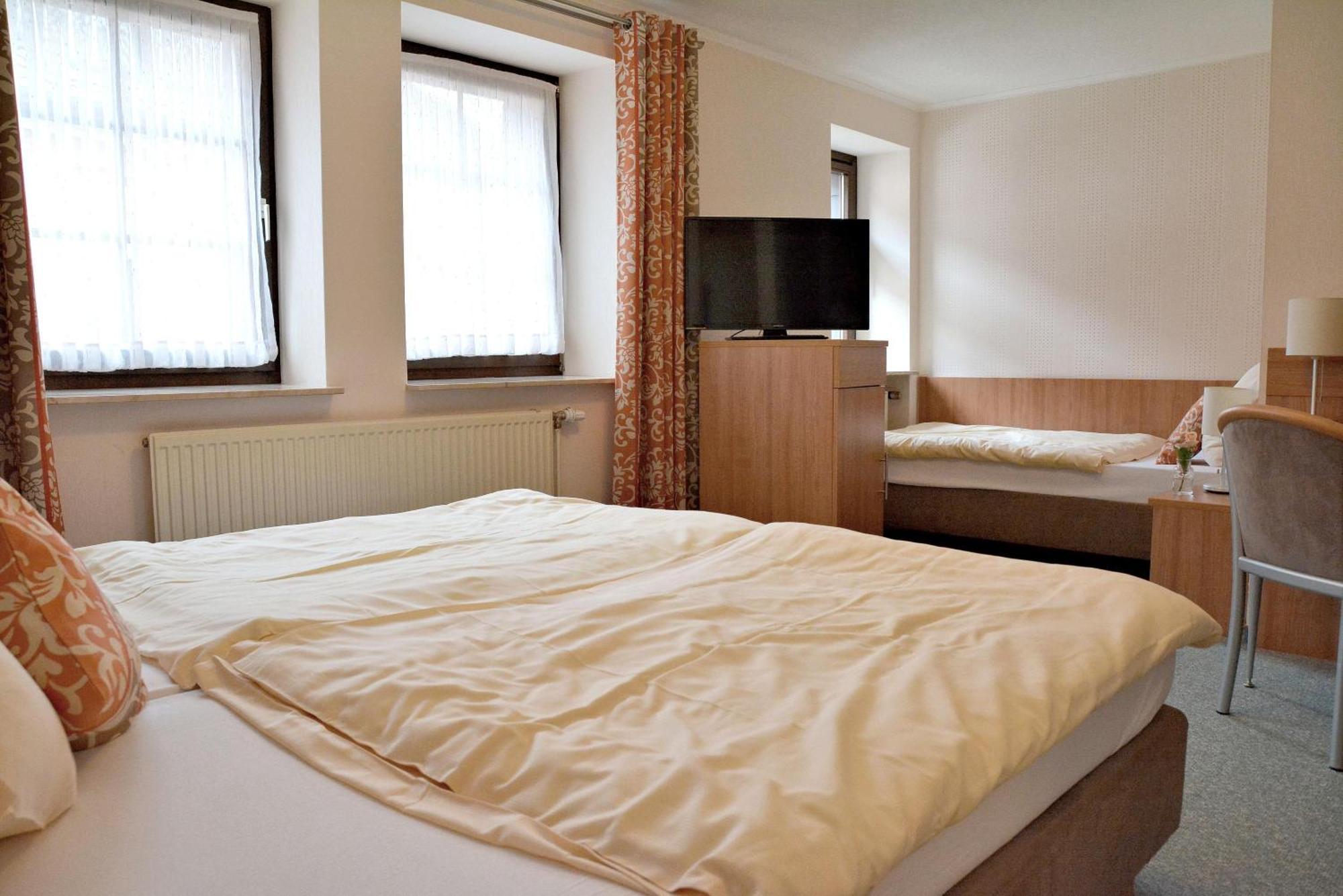 Rosenhotel Scherer Schiffweiler ภายนอก รูปภาพ
