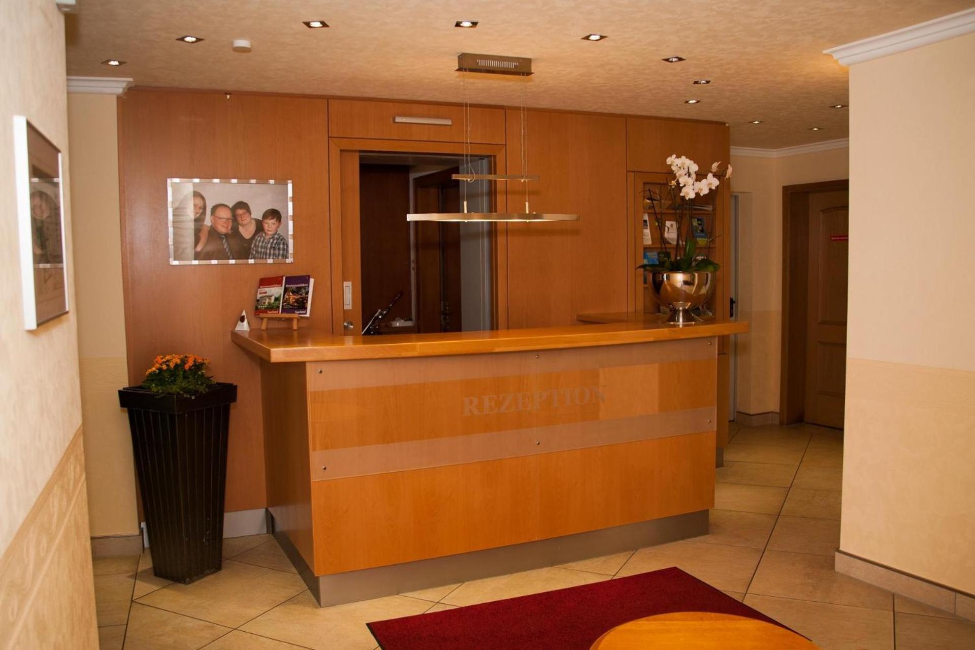 Rosenhotel Scherer Schiffweiler ภายนอก รูปภาพ